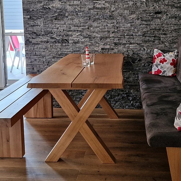 Massivholztisch, Sondermodell Gastro Tisch, Tisch für die Gastronomie, Gastro Tisch, Gastro Sitzbank, Gastro Schemelbank