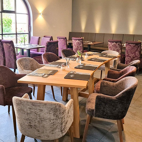 lokal & nachhaltig, neue Einrichtung Burgeremisterei Wertheim, Gastronomieeinrichtung, Maßarbeit aus der Region, Nachhaltigkeit, regional