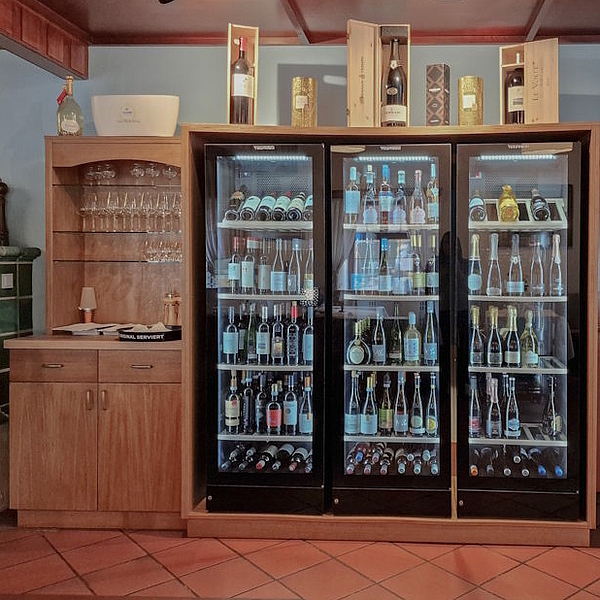 Weinregal, Weinpräsentation, Präsentationsregale, Ladenbau, Vinothek